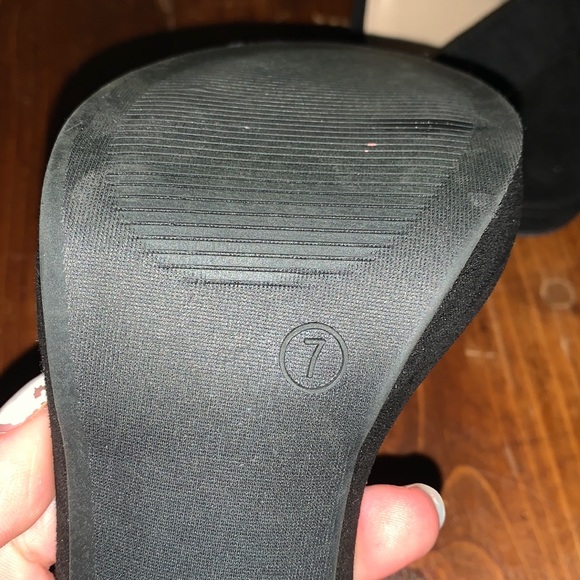 Black fashion Nova platform heels - Picture 3 of 3